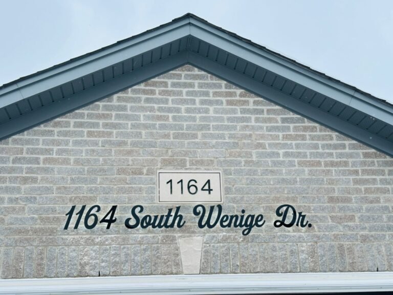 Instagram post from unique_signs_on. This post is in position 17.