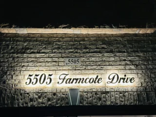 Instagram post from unique_signs_on. This post is in position 5.