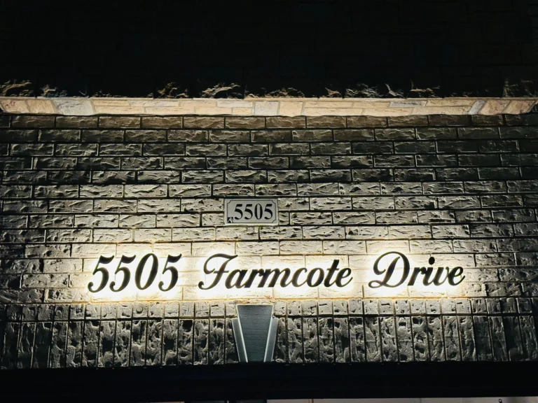 Instagram post from unique_signs_on. This post is in position 4.